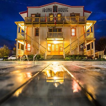The Bunkhouse Hotel Доусън Сити Екстериор снимка