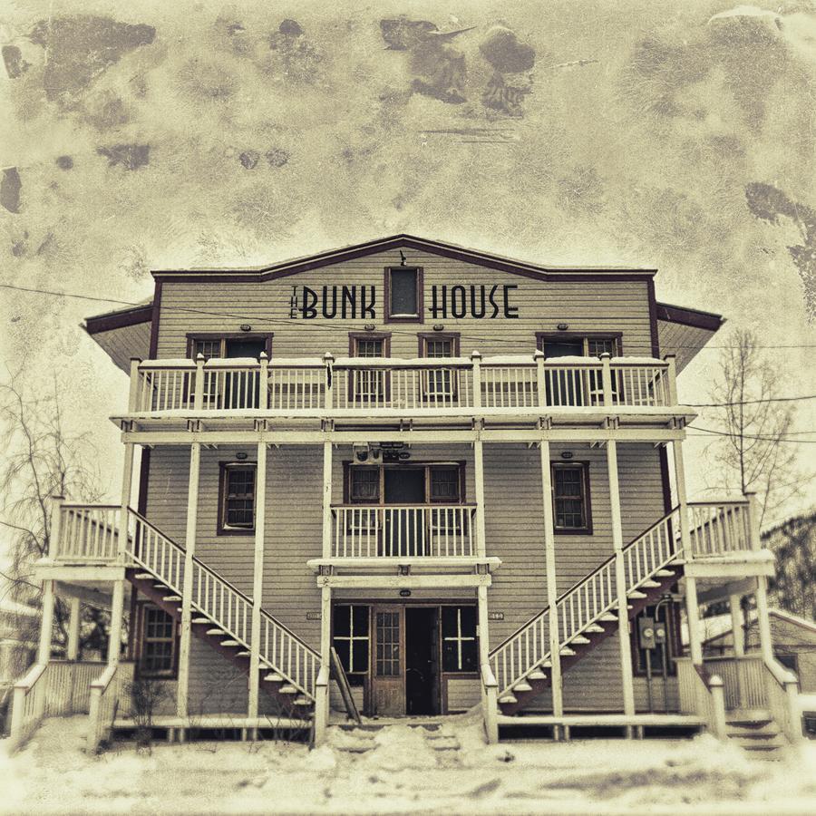 The Bunkhouse Hotel Доусън Сити Екстериор снимка