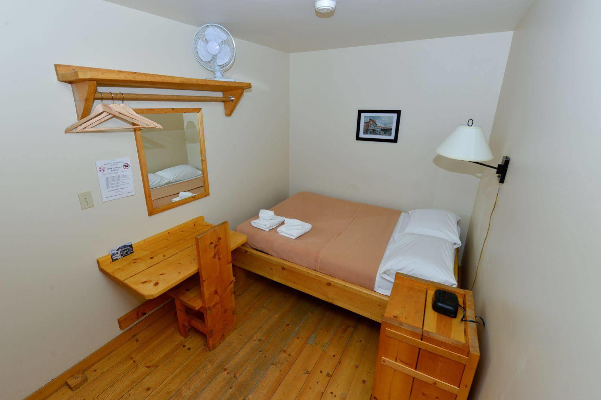 The Bunkhouse Hotel Доусън Сити Екстериор снимка
